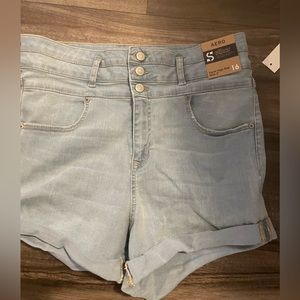 NWT three button high waisted shorts